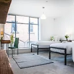 Central Townhouse With Roof Terrace